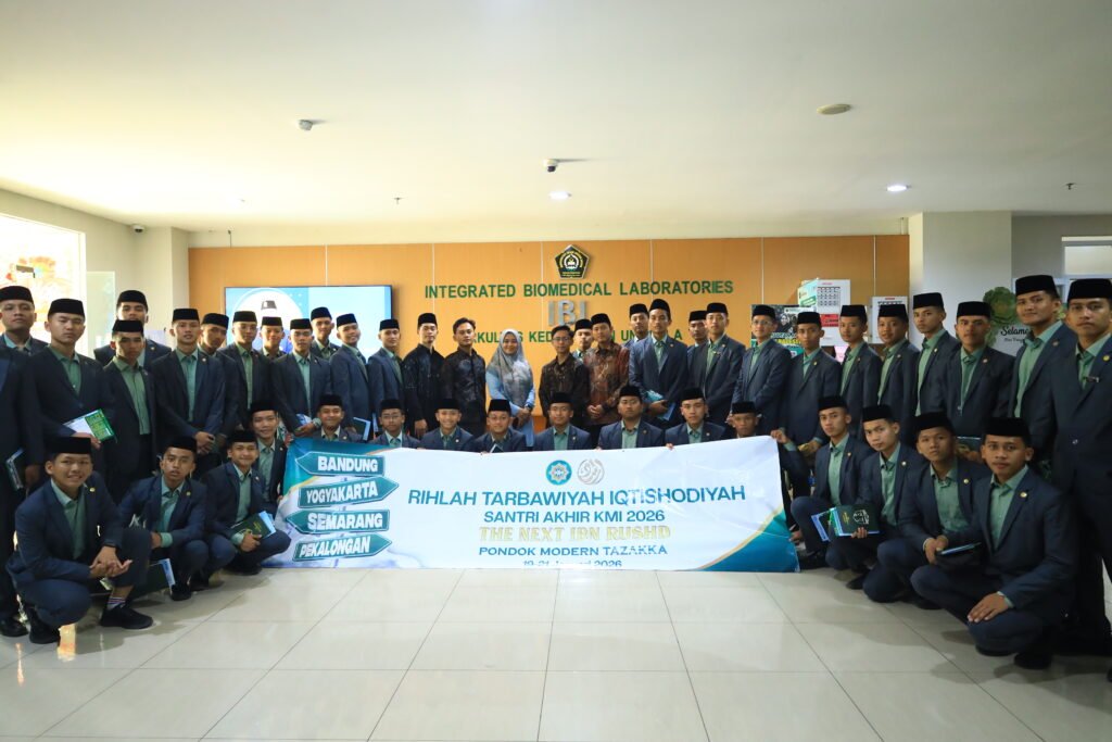 Santri Akhir KMI Kunjungi Kampus Hingga Industri di Semarang dan Kudus