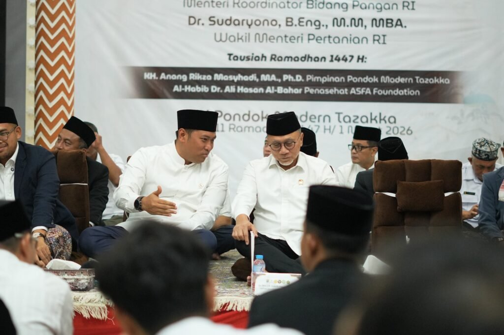 Menko Pangan dan Wamentan RI Hadiri Buka Puasa di Tazakka, Ribuan Muslimin Hadir