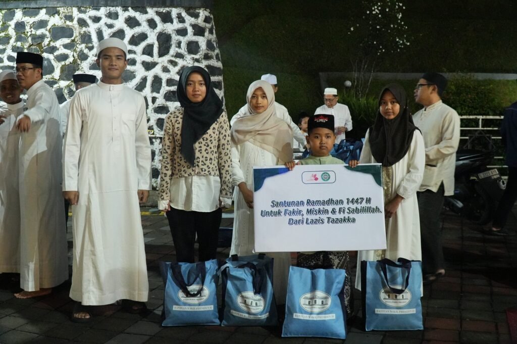 Peringati Nuzulul Quran, Lazis Tazakka Bagikan Parcel Lebaran Untuk Fakir Miskin dan Fi Sabilillah