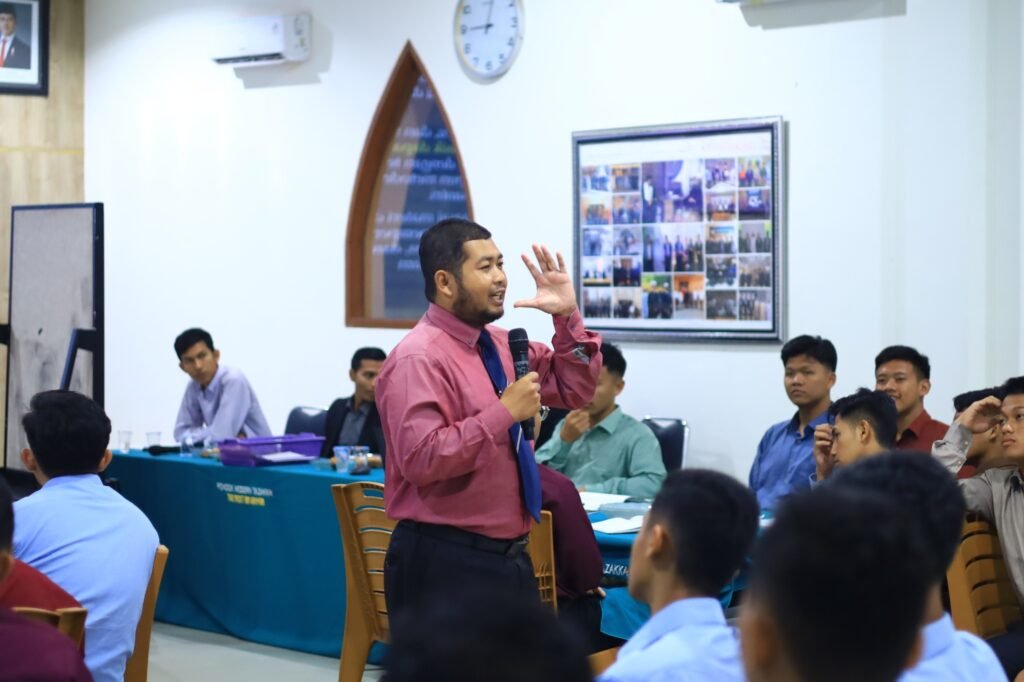 PERAN GURU DALAM PENDIDIKAN HOLISTIK PESANTREN