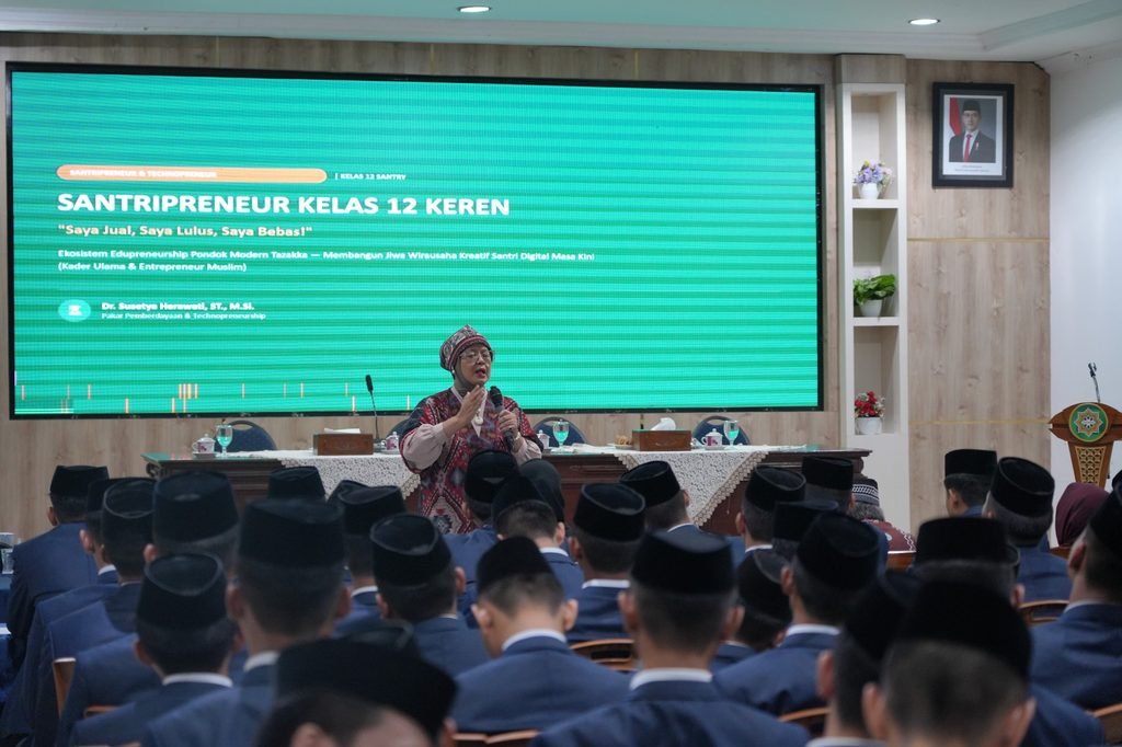 Tazakka Bersama UI Gelar Weekend Career Class bagi Santri Akhir KMI